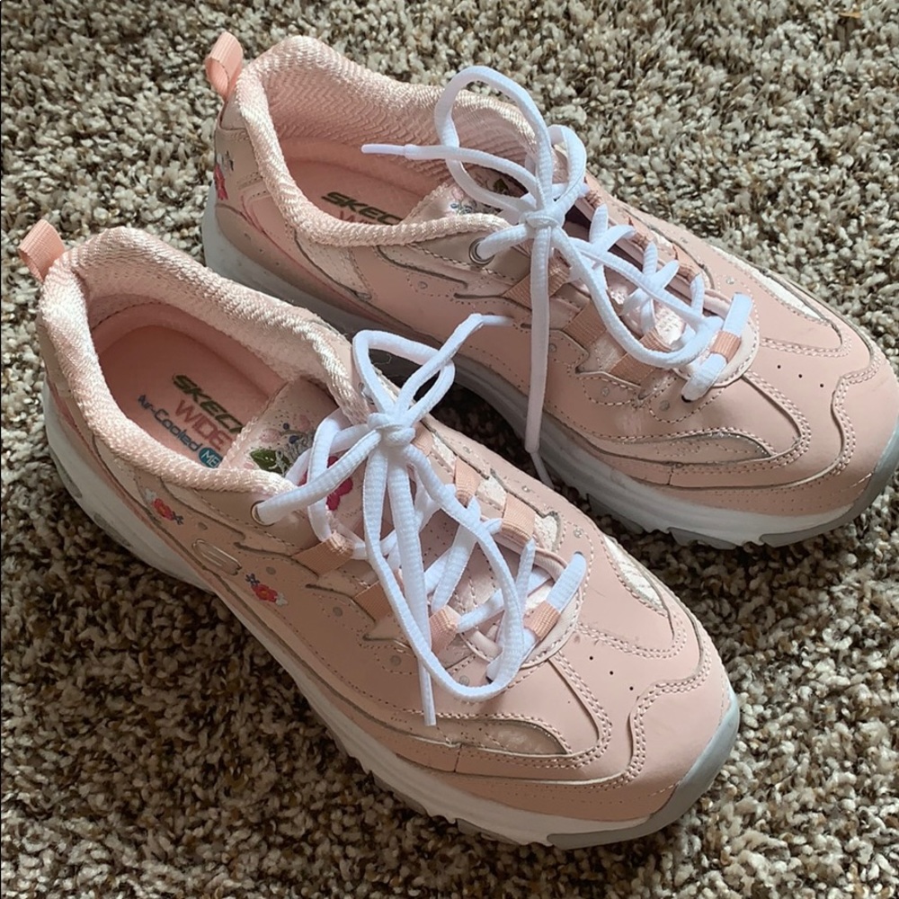 Sketchers wide for memory foam shoes